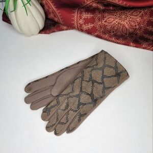 2 Chic Gloves Reptile Print NWOT